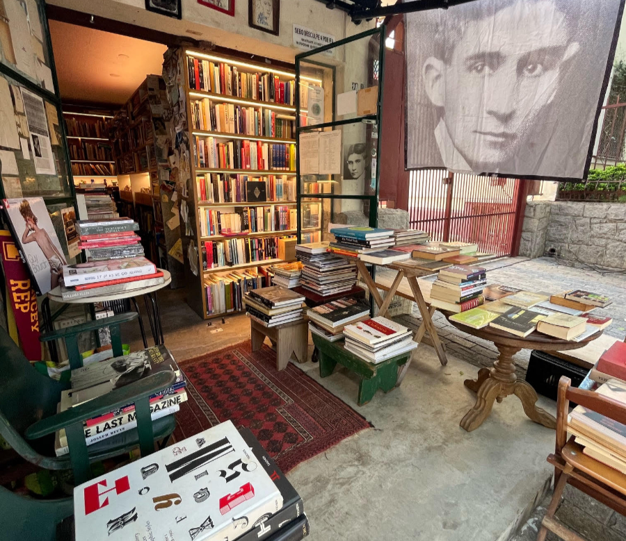 Visita a la librería de usados Desculpe a Poeira, en São Paulo