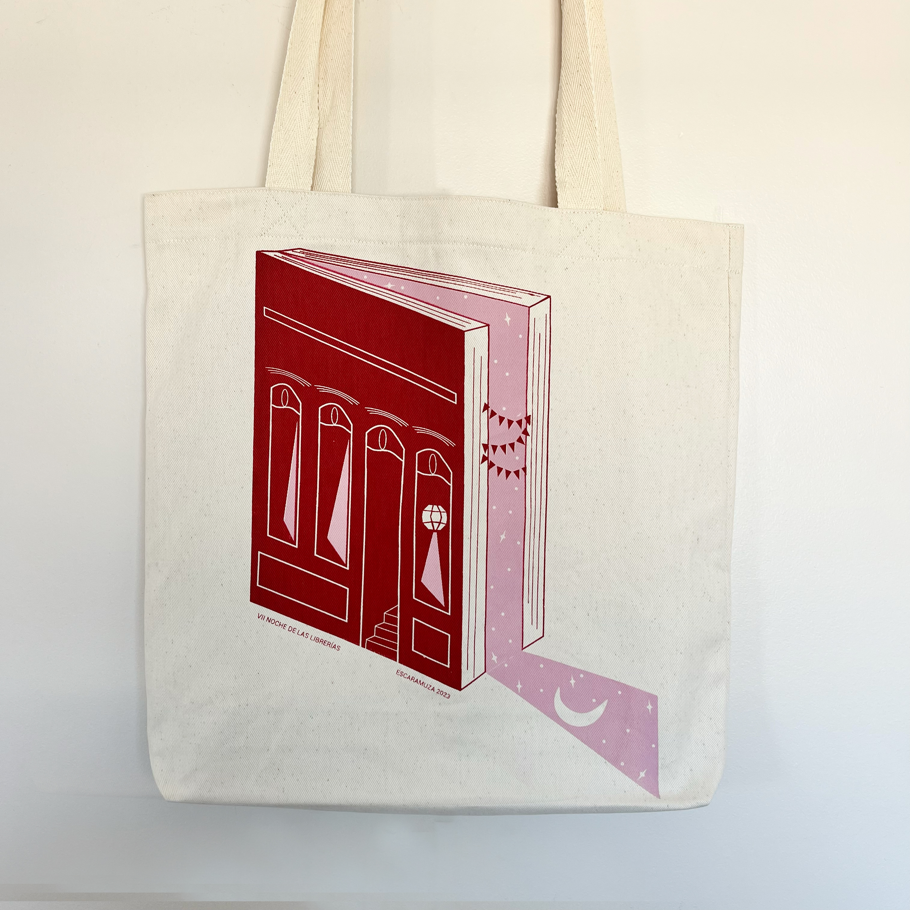Bolsa ilustrada por Paula Moya