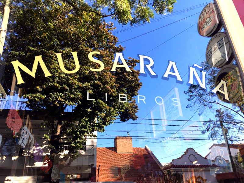 Visita a la librería The Paper Hound, en Vancouver - Escaramuza - Libros y  café