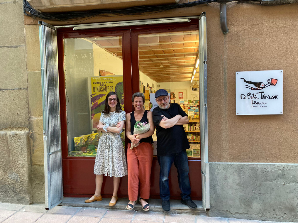 Visita a la librería El Petit Tresor en Vic, Cataluña